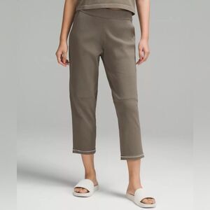Lululemon Relaxed-Fit High-Rise Knit Cropped Pant 24”. Size M 
NWT!